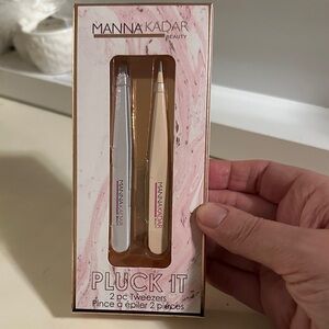 Manna Kadar Pluck It Tweezers Set - Silver and Cream